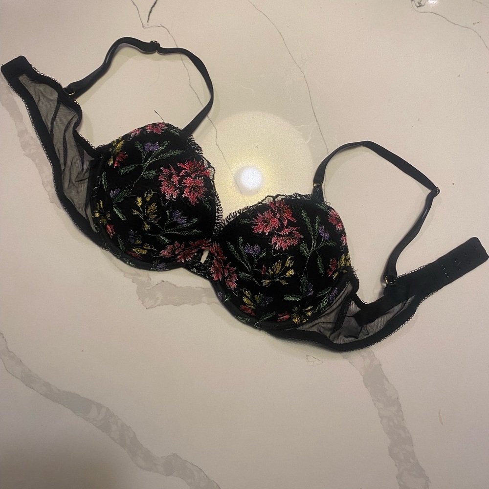 Victoria’s Secret 34B Bra